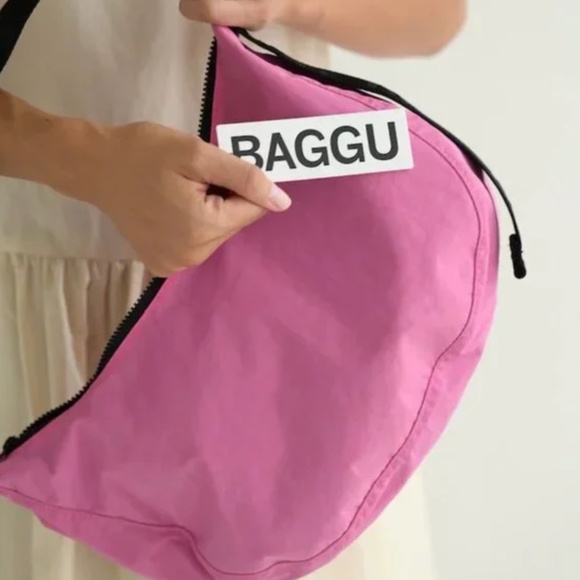 BAGGU NWT Medium Nylon Crescent Bag Extra Pink - Picture 4 of 11